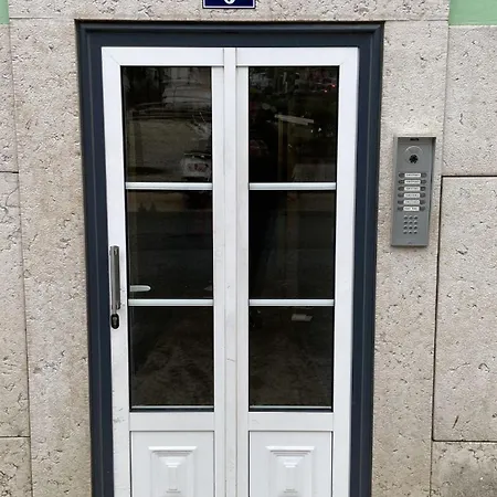 Exuberante Refugio No Centro De アパート リスボン