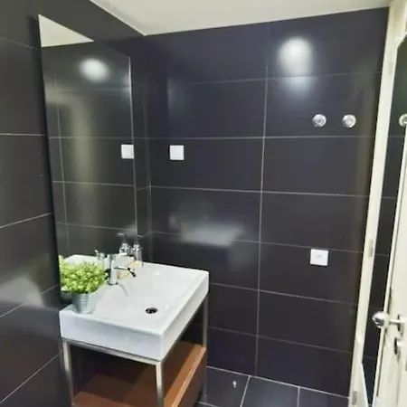 Exuberante Refugio No Centro De アパート リスボン